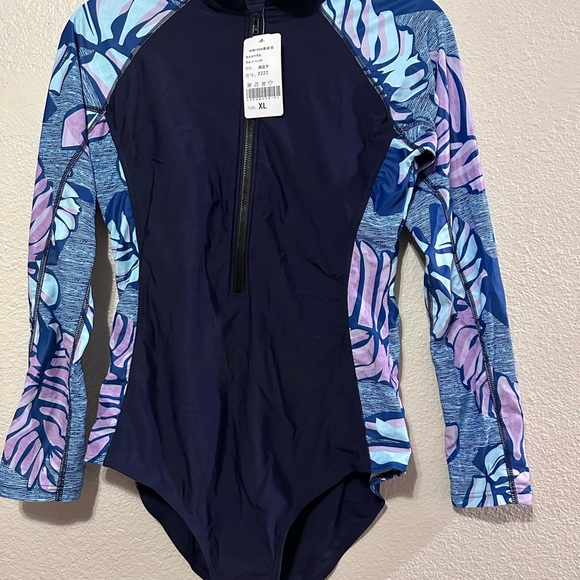 Aonihua One Piece Long Sleeve Swimsuit - Picture 2 of 3